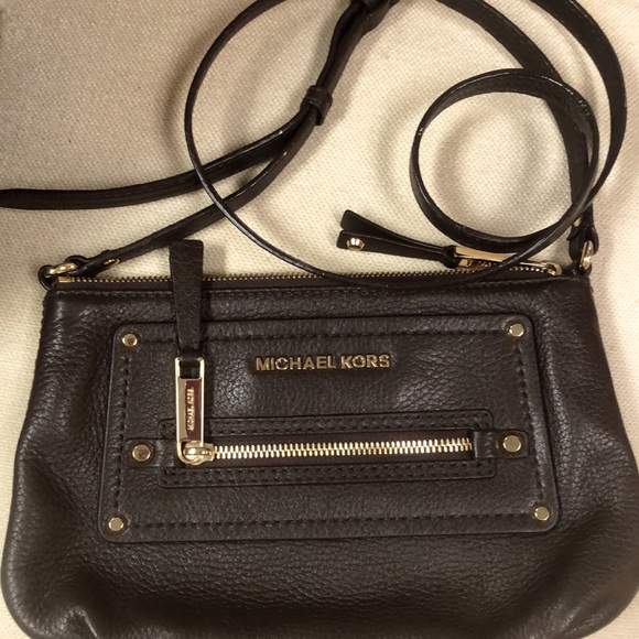 Michael Kors Gilmore crossbody bag - Picture 2 of 13